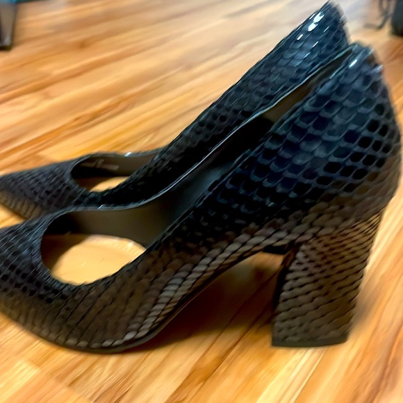 J RENEE BLACK Textured Pump Sz 7W - Picture 2 of 6